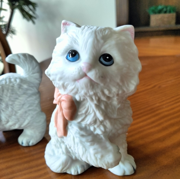 Sweet Porcelain Kitten Figurines -Boy & Girl - Picture 10 of 12